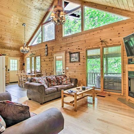 Cabin With Hot Tub And Deck About 12 Mi To Pigeon Forge! Sevierville Luaran gambar