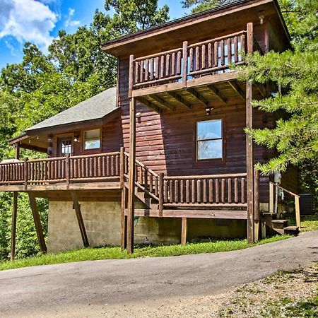 Cabin With Hot Tub And Deck About 12 Mi To Pigeon Forge! Sevierville Luaran gambar