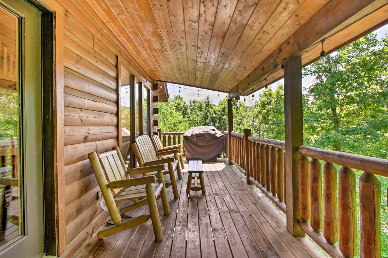 Cabin With Hot Tub And Deck About 12 Mi To Pigeon Forge! Sevierville Luaran gambar