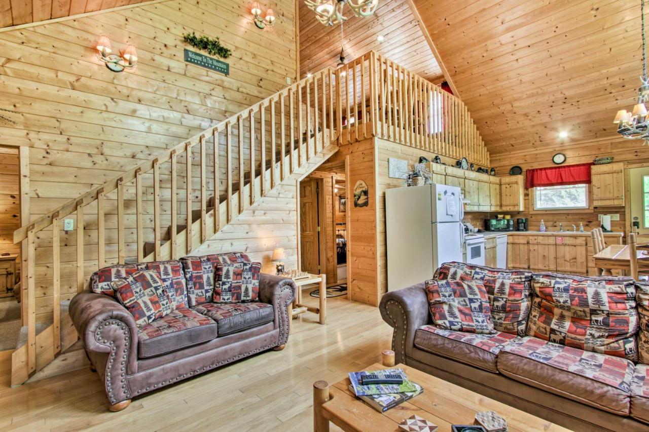 Cabin With Hot Tub And Deck About 12 Mi To Pigeon Forge! Sevierville Luaran gambar