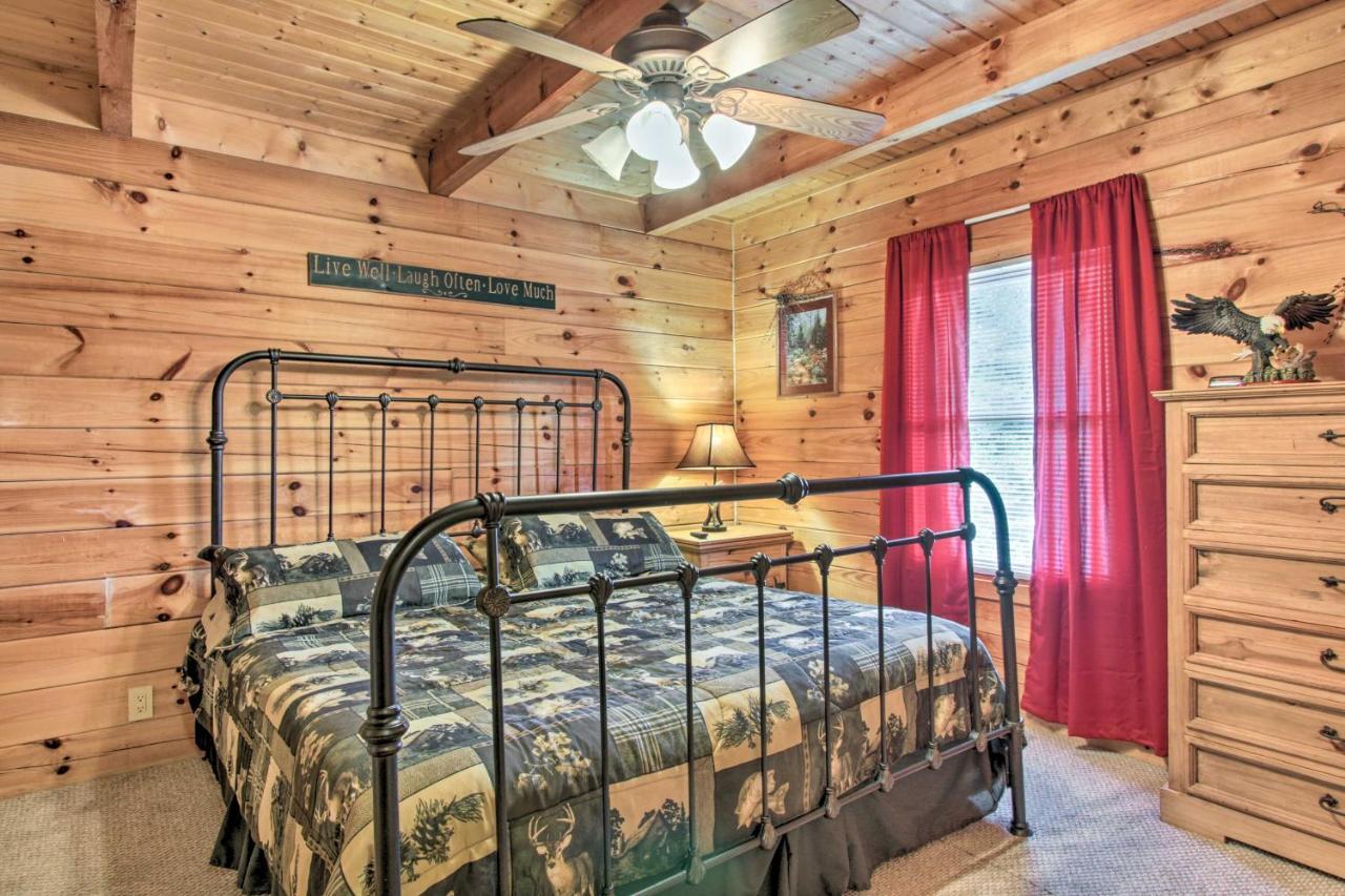 Cabin With Hot Tub And Deck About 12 Mi To Pigeon Forge! Sevierville Luaran gambar