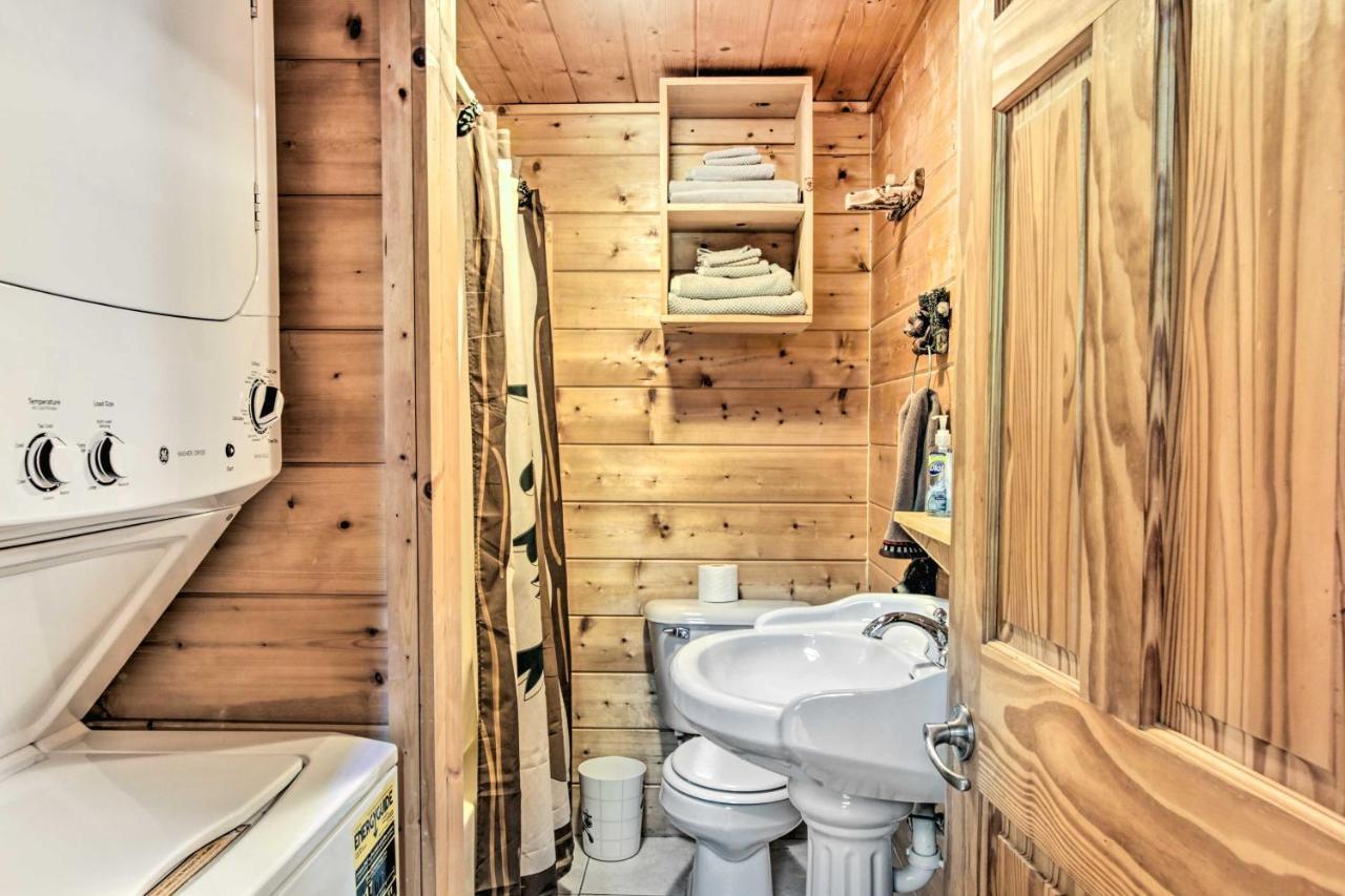 Cabin With Hot Tub And Deck About 12 Mi To Pigeon Forge! Sevierville Luaran gambar