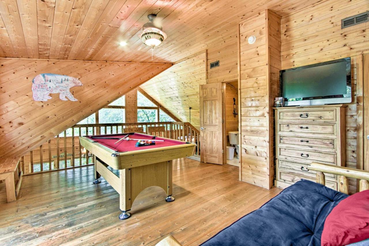 Cabin With Hot Tub And Deck About 12 Mi To Pigeon Forge! Sevierville Luaran gambar