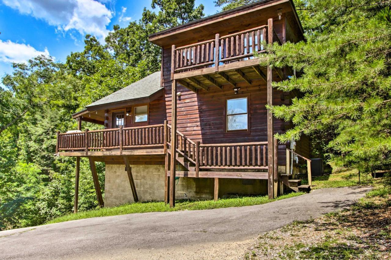 Cabin With Hot Tub And Deck About 12 Mi To Pigeon Forge! Sevierville Luaran gambar