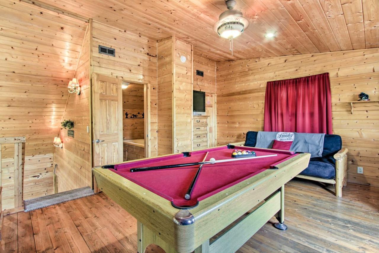 Cabin With Hot Tub And Deck About 12 Mi To Pigeon Forge! Sevierville Luaran gambar