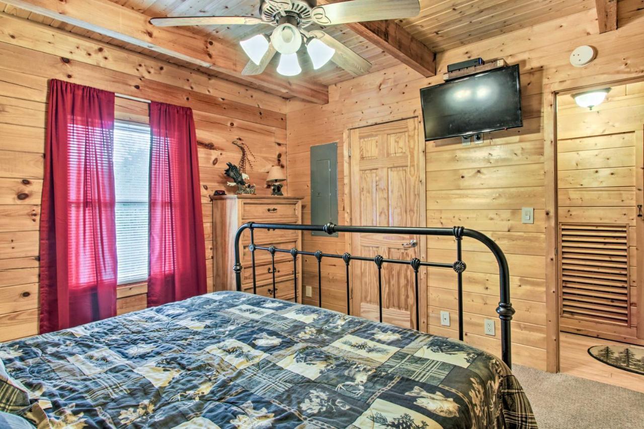 Cabin With Hot Tub And Deck About 12 Mi To Pigeon Forge! Sevierville Luaran gambar