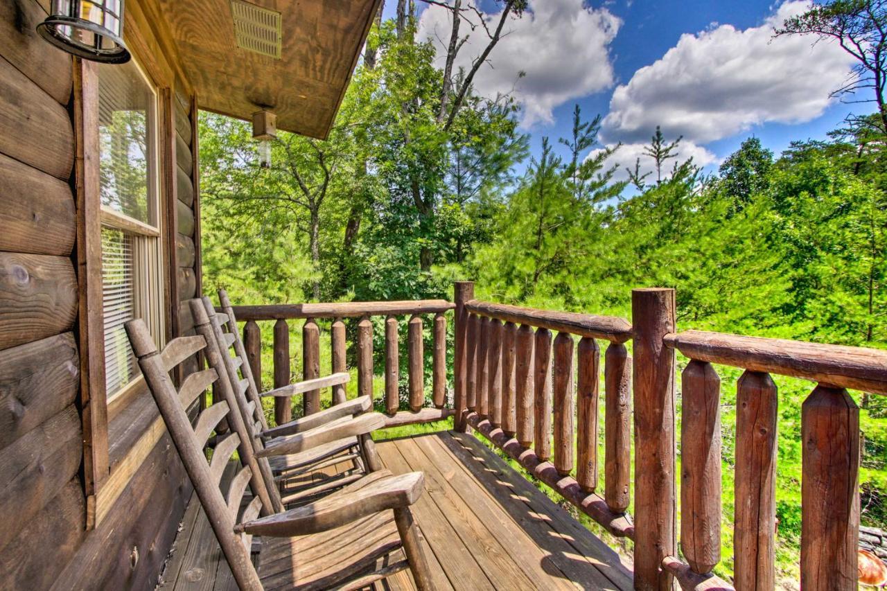 Cabin With Hot Tub And Deck About 12 Mi To Pigeon Forge! Sevierville Luaran gambar