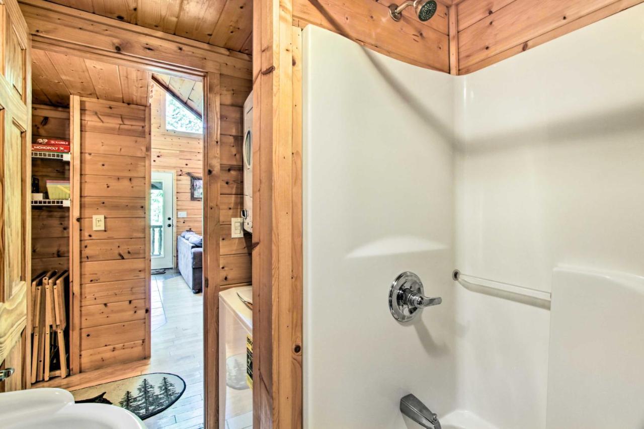 Cabin With Hot Tub And Deck About 12 Mi To Pigeon Forge! Sevierville Luaran gambar