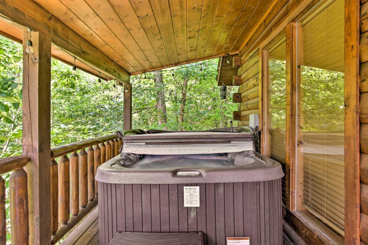 Cabin With Hot Tub And Deck About 12 Mi To Pigeon Forge! Sevierville Luaran gambar