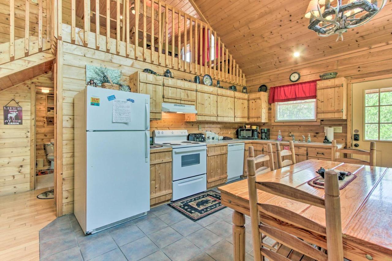 Cabin With Hot Tub And Deck About 12 Mi To Pigeon Forge! Sevierville Luaran gambar