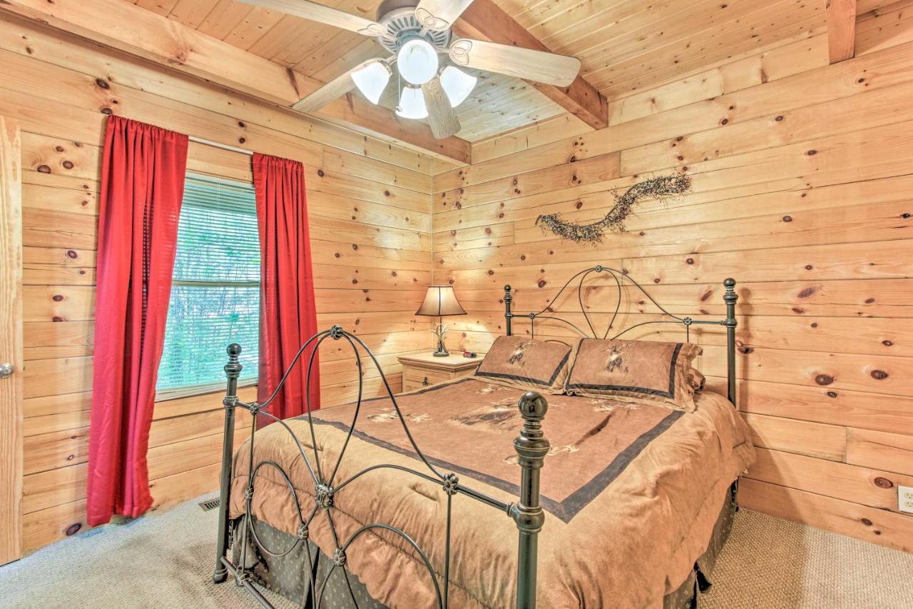 Cabin With Hot Tub And Deck About 12 Mi To Pigeon Forge! Sevierville Luaran gambar